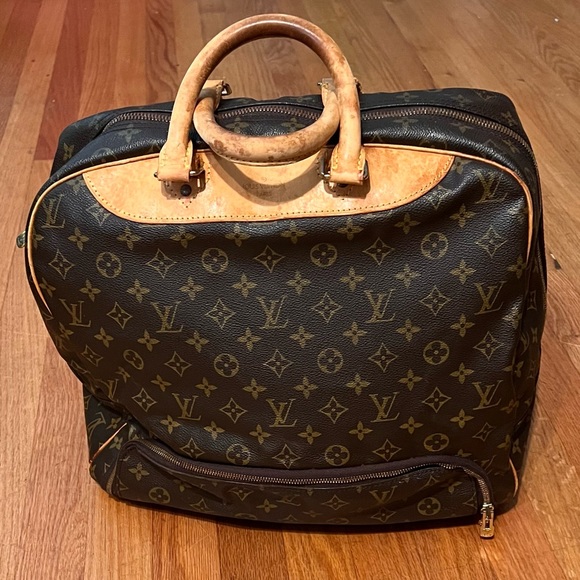 Louis Vuitton Monogram Evasion Sports Bag - Picture 3 of 6